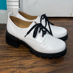 Soda White Lace Up Oxford Lug Platform Block Heel Shoe - 9 1/2